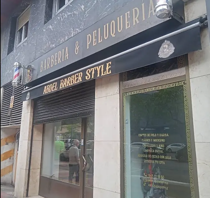 Entrada de la Barberia Alabama en Vitoria-Gasteiz